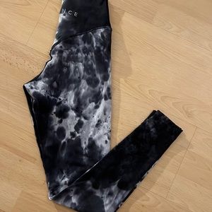 BRAND NEW Balance XS tie die cloud leggings